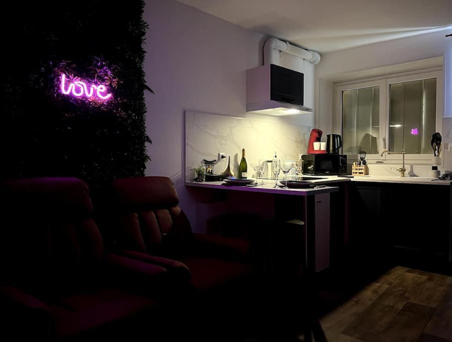 Red Love-Room / Balneo & Plus ! Souppes-sur-Loing Extérieur photo